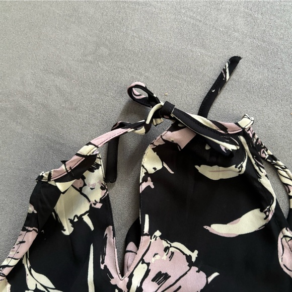 Banana Republic sleeveless floral blouse - Picture 2 of 4